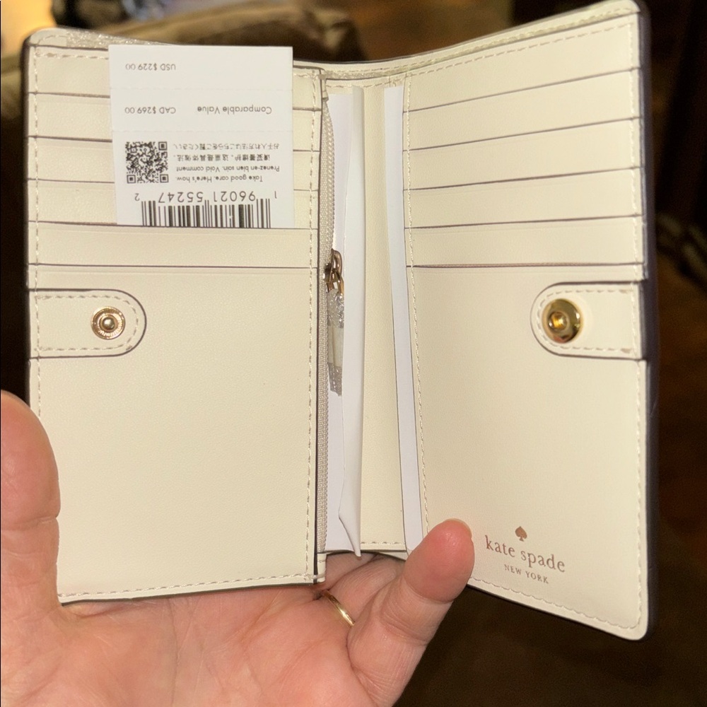 Kate Spade 🆕 New York NYC Big Apple Medium Wallet Novelty collectible. - Picture 3 of 5